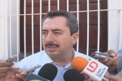 Llegarán más camiones con libretas dice Aarón Rivas