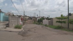 Calles llenas de baches en el Fracc. Lomas de San Isidro