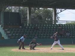 Se mantiene  liga de beisbol nocturna SNTE 27