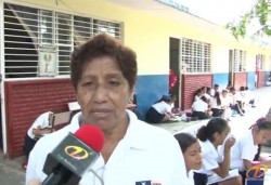 Directora de Escuela Primaria pide a las autoridades que no solo instalen subestaciones, sino ¡que las conecten!.