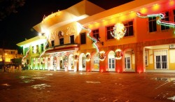 Inician actividades de festejos patrios, con la iluminación artística del Palacio Municipal.