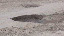 Siguen los baches en Villa Bonita