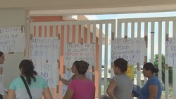 Una semana y padres de familia tienen tomada la escuela Héctor R. Olea, CFE no atiende solicitud de servicio de energia