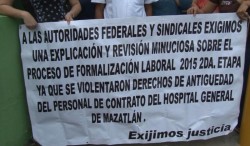 Enfermeras en protesta exigen se respeten sus derechos laborales.