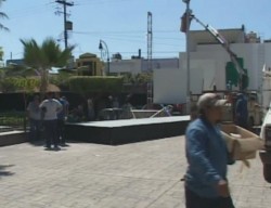 Alistan escenario y decoración patria para la celebración del Grito de Independencia 2015.
