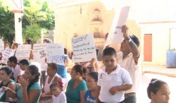 Habitantes de El Quelite, se manifiestan ante el Alcalde.