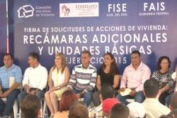 Firman convenios ciudadanos y Alcalde, para construcción de recámaras adicionales y unidades de vivienda en Mazatlán.