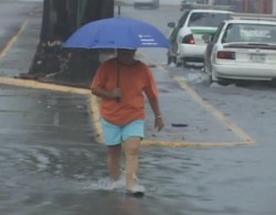 Fuertes lluvias y vientos se registran en Mazatlán
