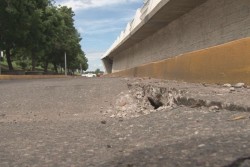 Se hunde pavimento a un costado del Puente Blanco