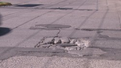 Parecieran interminables los baches en las diferentes vialidades de Culiacán.