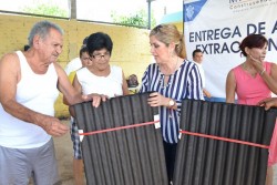 Ayuntamiento entrega apoyos a habitantes de la zona rural.