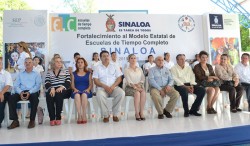 Entregan apoyos a Escuelas Públicas por el orden de los 37 millones de pesos.