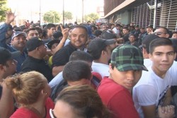 Un caos para comprar boletos de la inauguración