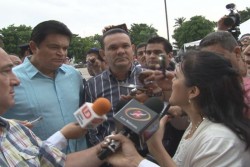 Se molesta gobernador con manifestantes.