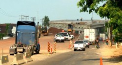 Avanzan trabajos de construcción en el puente a desnivel al sur de Mazatlán.