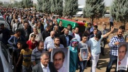 Cientos condenan los atentados suicidas en Turquía