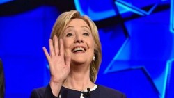 Hillary Clinton domina la escena en el debate demócrata