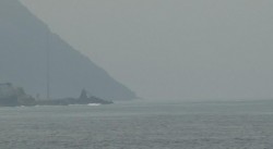 ¡Densa bruma cubre la panorámica de la bahía!