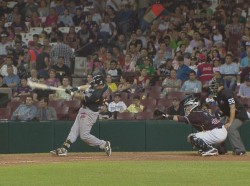 Cañeros derrota 10-4 a Tomateros y asegura la serie