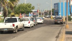 Vecinos inconformes por baches de la Avenida La Marina