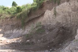 Temen por cerro socabado en Colinas de San Miguel