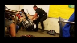 Policía blanco golpea a estudiante afroamericana por salón de clases