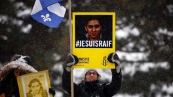Bloguero saudita, condenado a mil latigazos, gana el Premio Sájarov