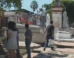 Con tranquilidad se festeja a los fieles difuntos en panteones municipales.