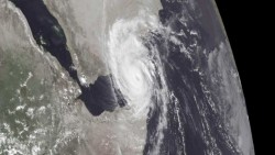 Desaparecen 30 barcos en Yemen por el ciclón 'Chapala'