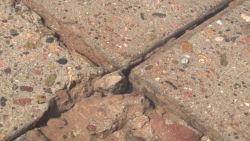 Fuga de agua potable recorre varias colonias en Mazatlán