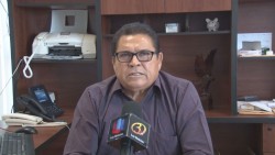 Responsabiliza DVyT a empresa ganadora de licitación por no entregar plásticos de licencia