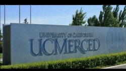 Apuñalan a 5 estudiantes en Universidad de California; muere atacante