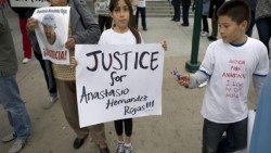 Activistas se manifiestan para pedir justicia en el caso de Anastasio Hernández