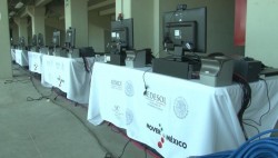 Todo listo para entregar televisiones en el Centro de Usos Múltiples.