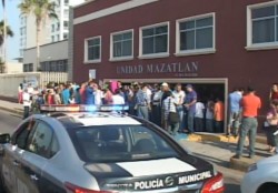 Maestros del Movimiento Magisterial Sinaloense Toman sedes de la aplicación de exámenes al Servicio Profesional Docente.