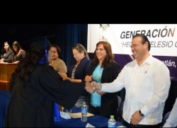Se gradúa Generación 2010-2015 de Licenciatura en Turismo.