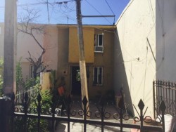 Piden a la CFE cambie poste de luz en Infonavit Humaya, se encuentra en pésimas condiciones