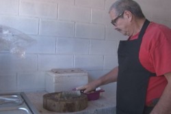 Don Jorge Cortéz logra establecer un negocio, después de ser despedido como policía