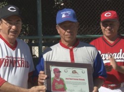 Reconocen a José Arenas en beisbol Polilla