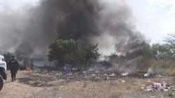 Quema de llantas genera fuerte incendio