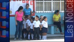 Alumnos del Kinder de Nueva Creación trabajan sin luz