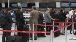 Detienen a secuestradores que operaban en el AICM