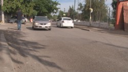 Arreglan bache en la calle 21 de marzo