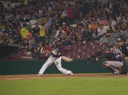 Llegan dos refuerzos a Tomateros de Culiacan
