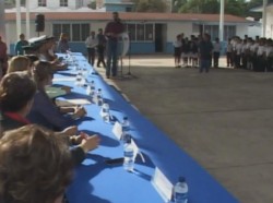 Estudiantes de la Escuela Primaria "Leona Vicario", recibió a las autoridades municipales en el lunes cívico.