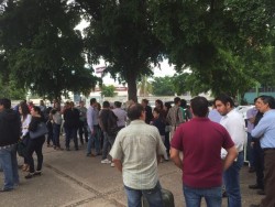 Profesores de Telebachillerato se manifiestan en la Sepyc, exigen el pago quincenal y aguinaldo