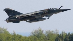 Francia bombardea arsenal del Estado Islámico en Irak