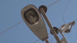 3 semanas sin funcionar, luminaria por la calle Maximiliano Gámez