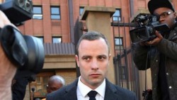 Pistorius, condenado por asesinato y volverá a prisión al menos 15 años