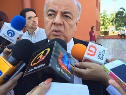 De momento Francisco Frías Castro no dejará el cargo, hasta resolver problemas
